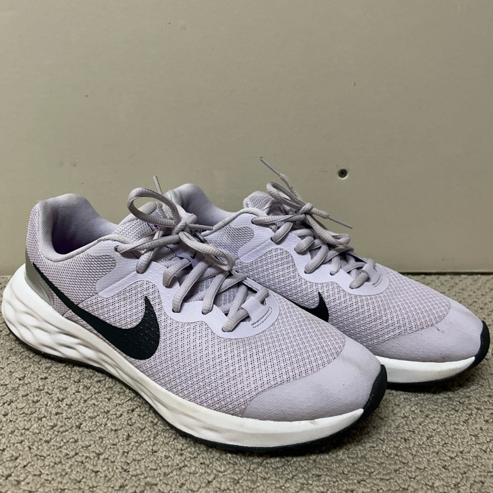 2/$75💥- SHOES | Women’s Nike Running shoes size 6.5 (fits up to a size 7)